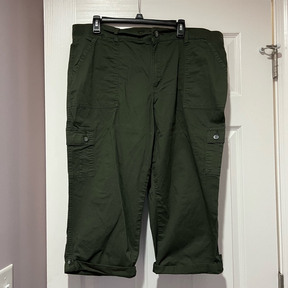 Lee Relaxed Fit size 18 medium capris